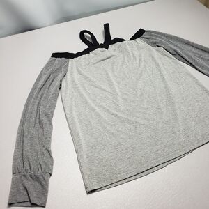 3/$15 shein gray off the shoulder long sleeve shirt women's size medium 6